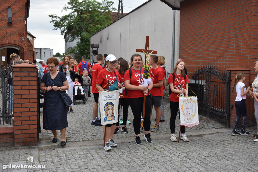 Pielgrzymka wyruszyła z Gniewkowa na Jasną Górę