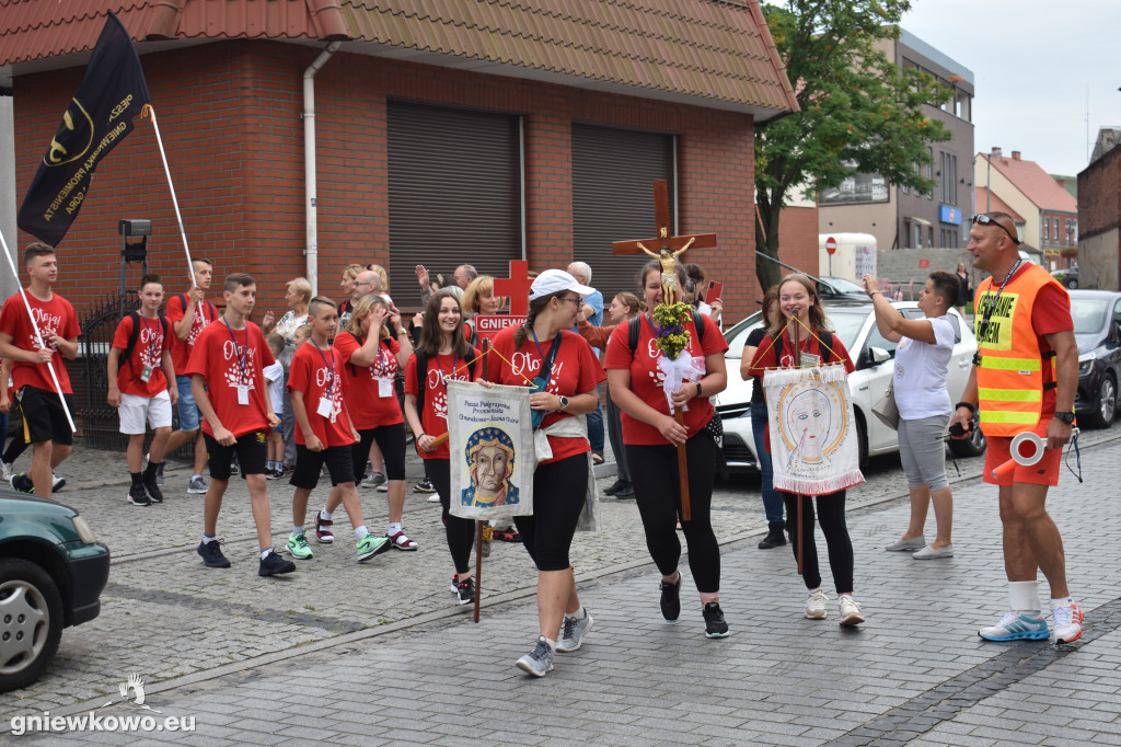 Pielgrzymka wyruszyła z Gniewkowa na Jasną Górę