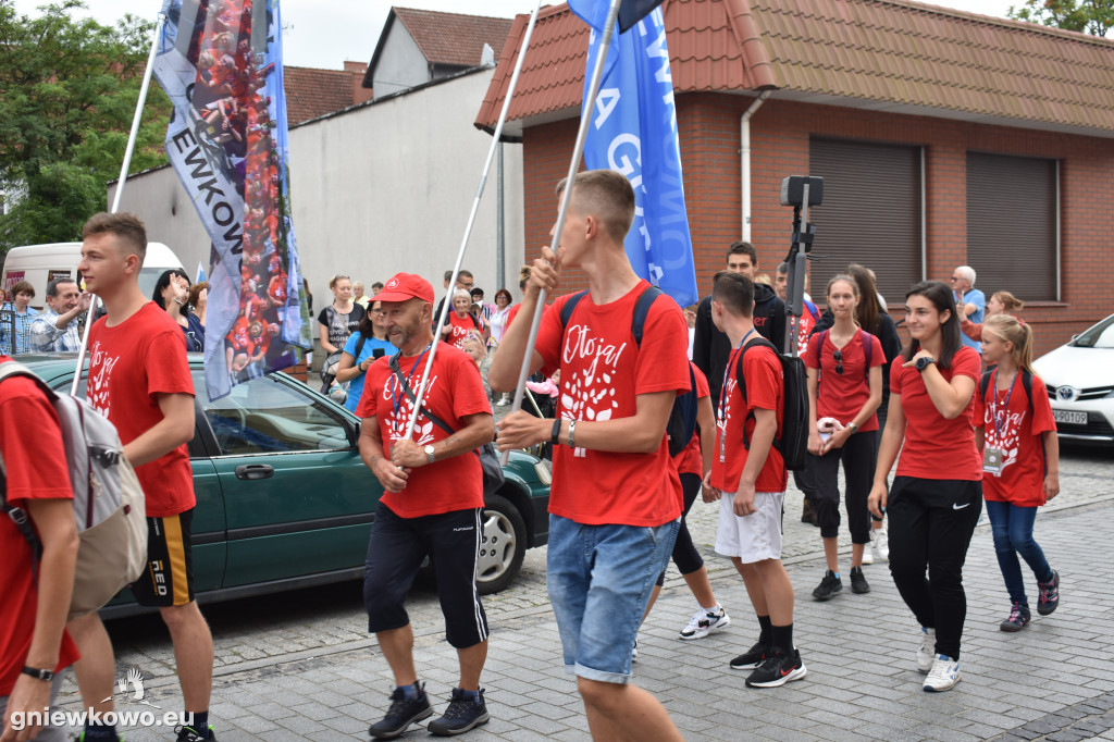 Pielgrzymka wyruszyła z Gniewkowa na Jasną Górę