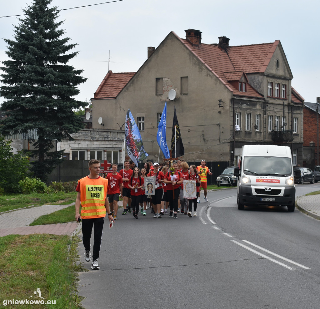 Pielgrzymka wyruszyła z Gniewkowa na Jasną Górę