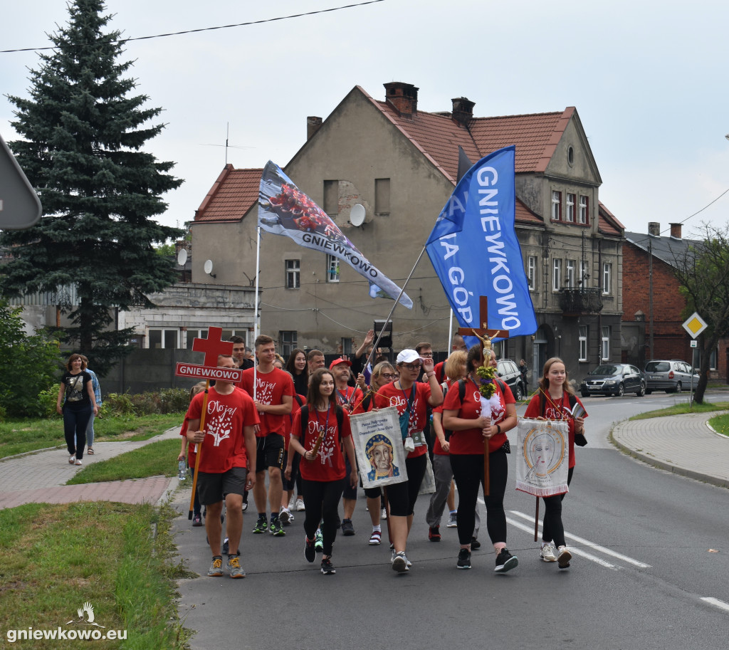 Pielgrzymka wyruszyła z Gniewkowa na Jasną Górę
