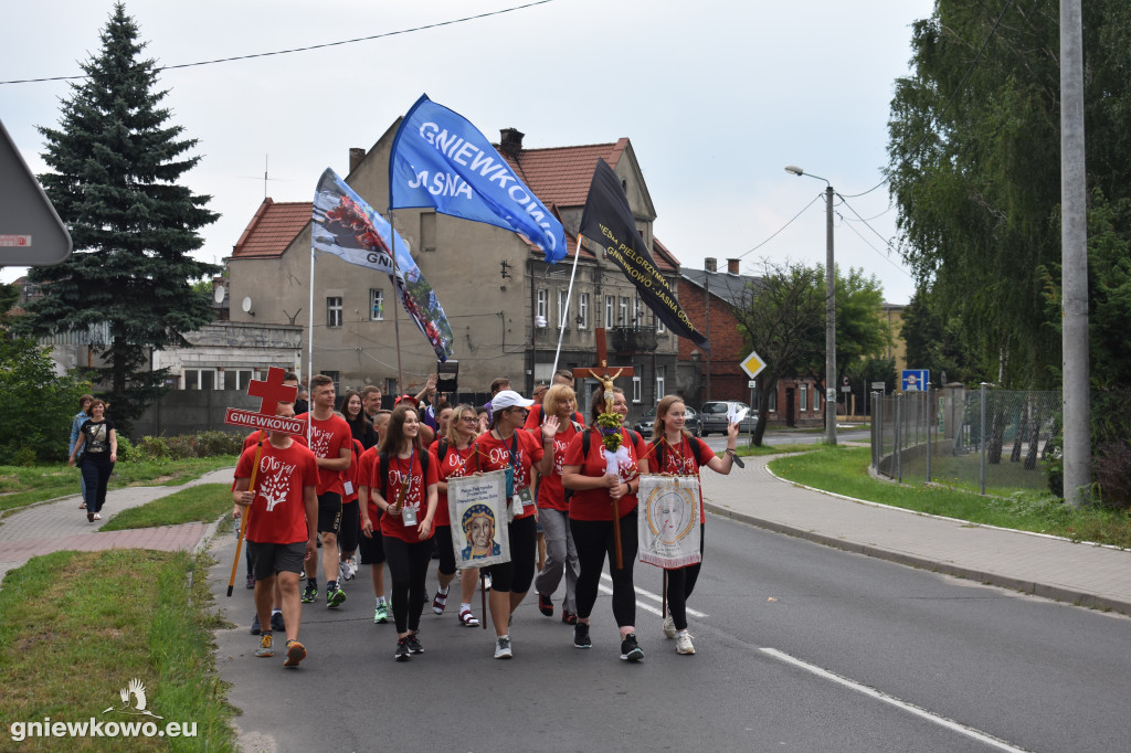 Pielgrzymka wyruszyła z Gniewkowa na Jasną Górę