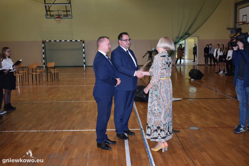 Nadanie SP 2 imienia Jana Dreckiego
