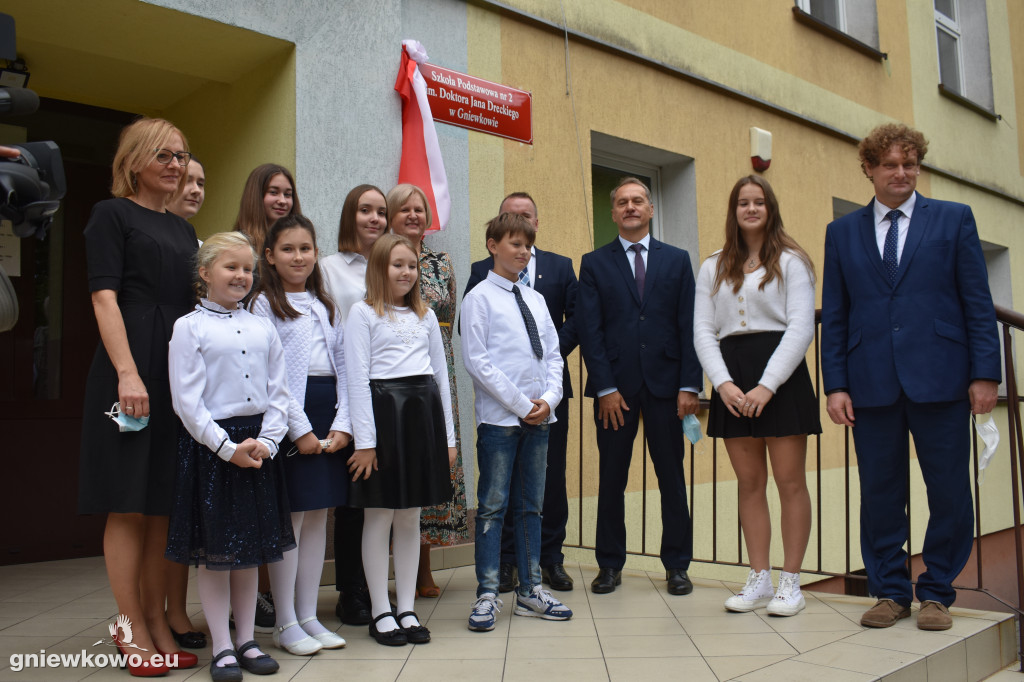 Nadanie SP 2 imienia Jana Dreckiego