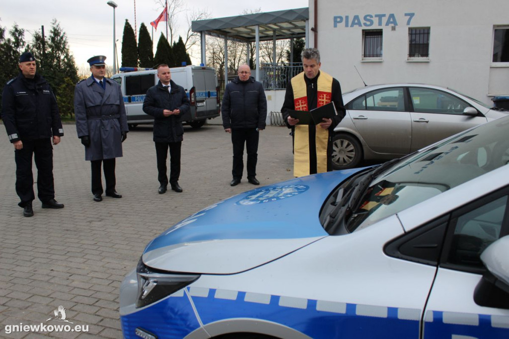 Nowy radiowóz gniewkowskich policjantów