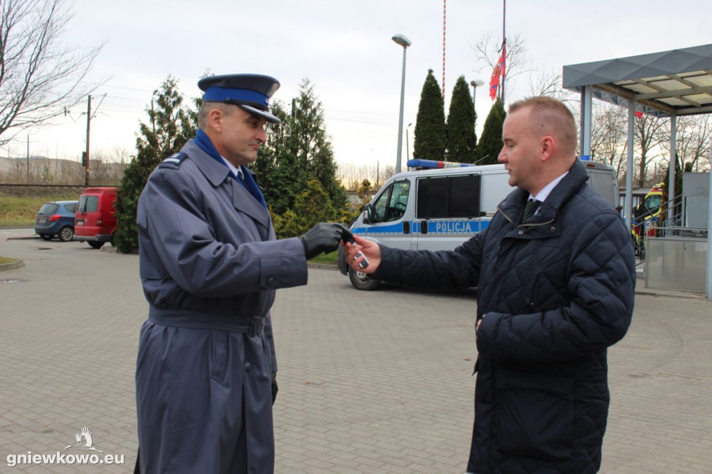 Nowy radiowóz gniewkowskich policjantów