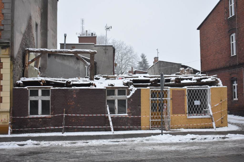 Wyburzanie budynku przy ul. Sobieskiego