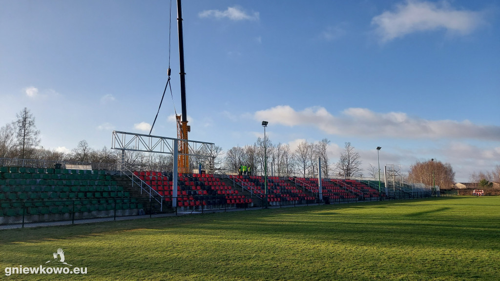 Montaż zadaszenia trybun na Stadionie Miejskim