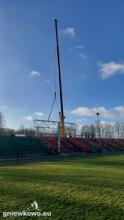 Montaż zadaszenia trybun na Stadionie Miejskim