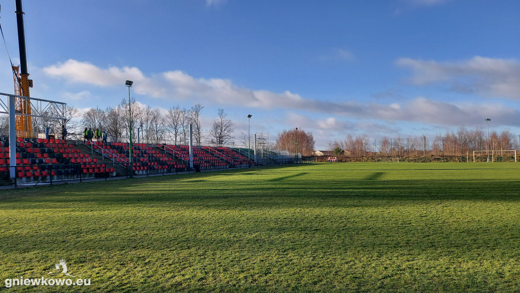 Montaż zadaszenia trybun na Stadionie Miejskim