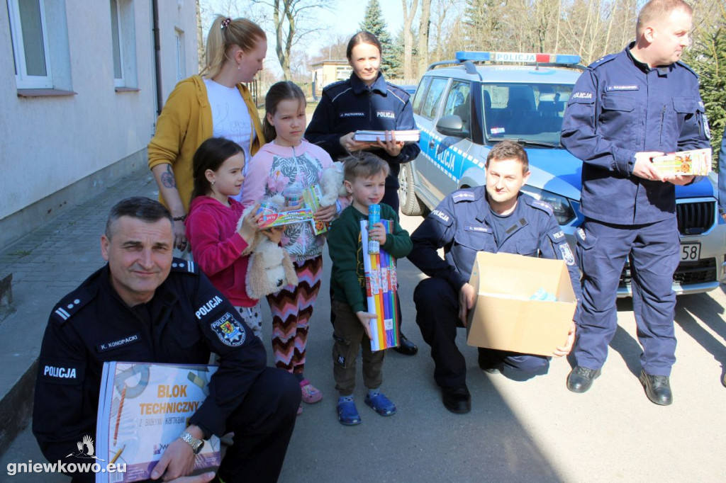 Policjanci przekazali prezenty dzieciom z Ukrainy