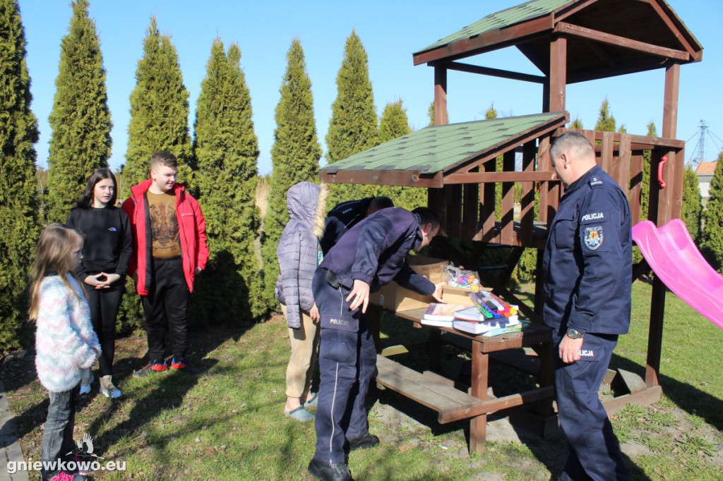 Policjanci przekazali prezenty dzieciom z Ukrainy