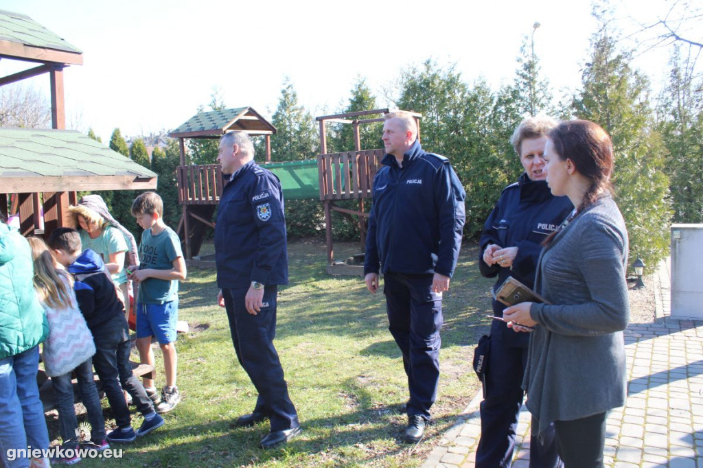 Policjanci przekazali prezenty dzieciom z Ukrainy