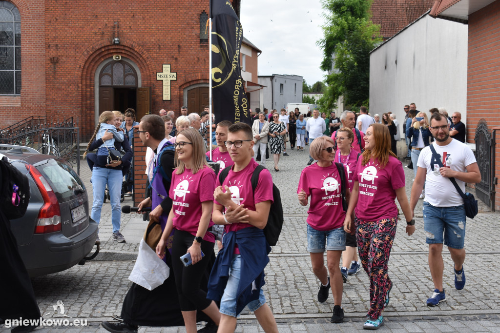Pielgrzymka ruszyła z Gniewkowa do Częstochowy