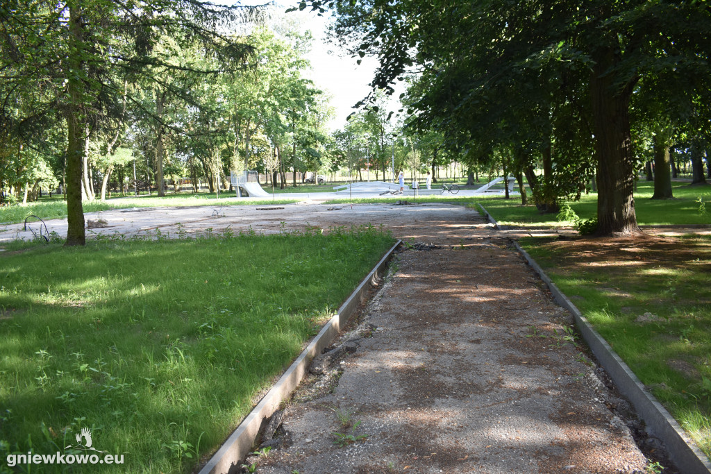 Przebudowa parku i basenu – stan na koniec lipca