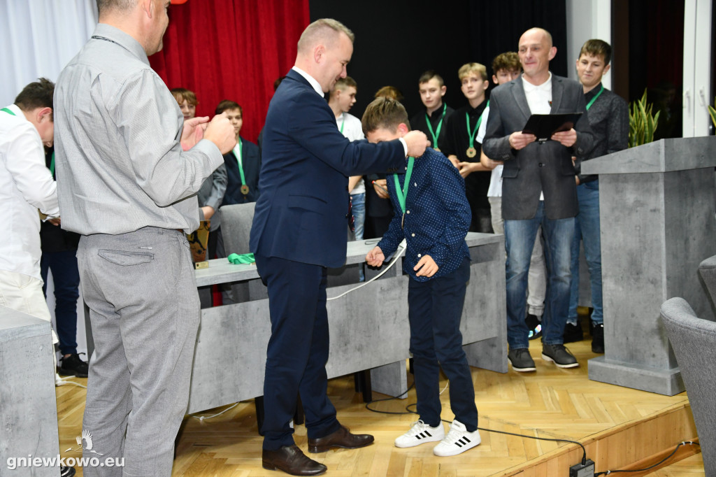 Wręczenie medali trampkarzom Unii