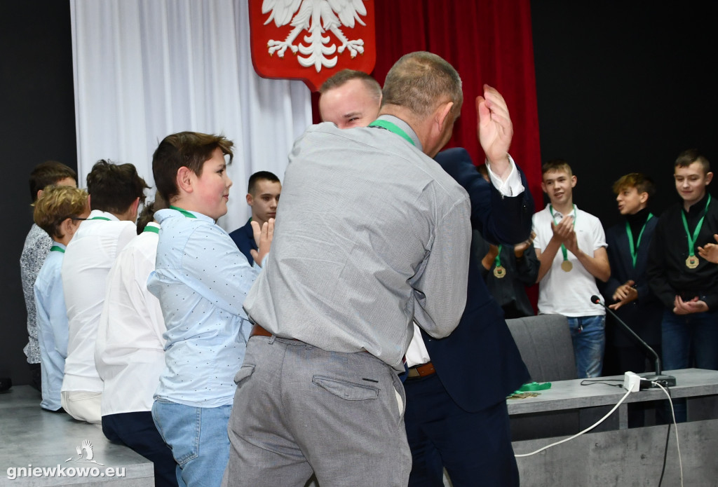 Wręczenie medali trampkarzom Unii