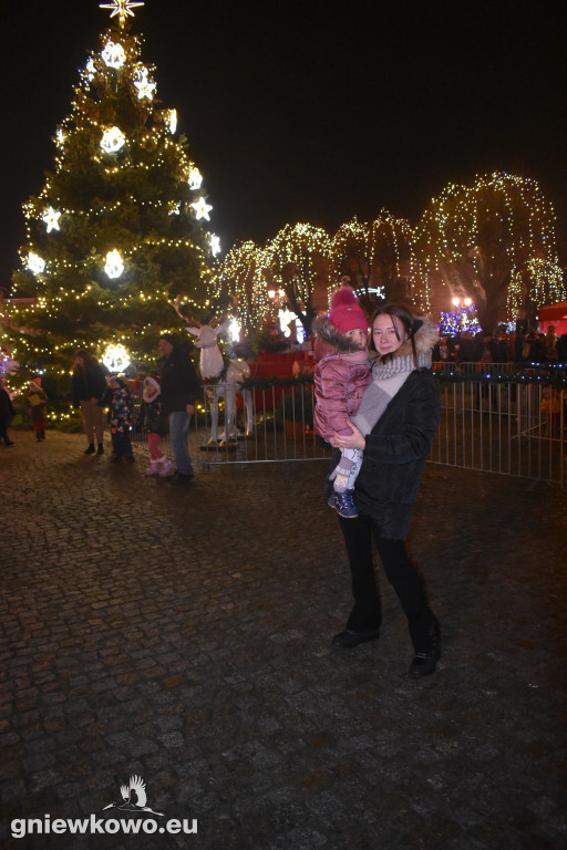 Otwarcie szopki i podświetlenie Rynku