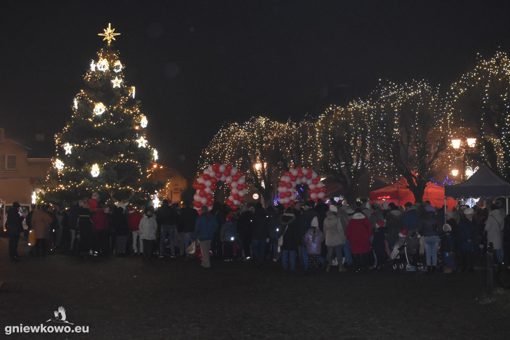Otwarcie szopki i podświetlenie Rynku