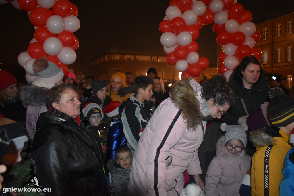 Otwarcie szopki i podświetlenie Rynku