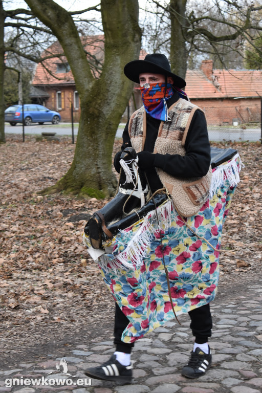 Tradycyjny podkoziołek wędrował przez Lipie