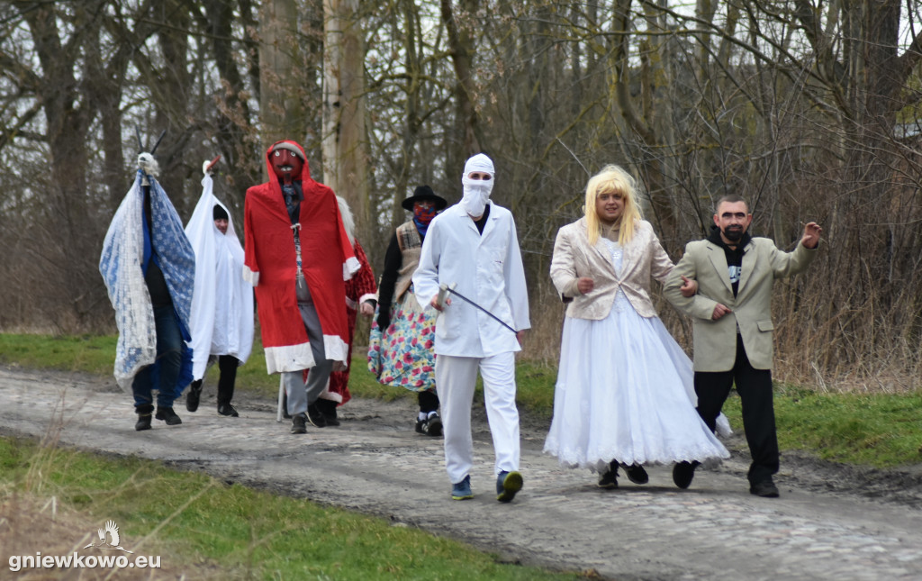 Tradycyjny podkoziołek wędrował przez Lipie