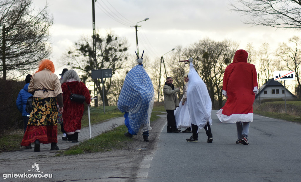 Tradycyjny podkoziołek wędrował przez Lipie