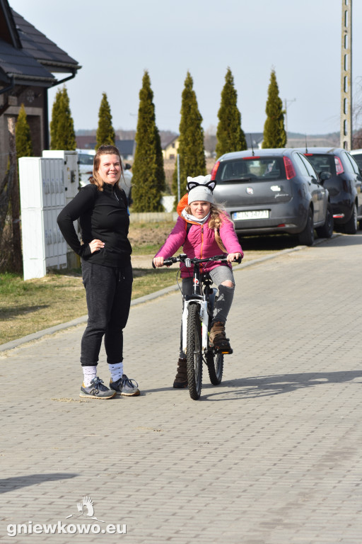 BIEG KOLOROWYCH SKARPETEK