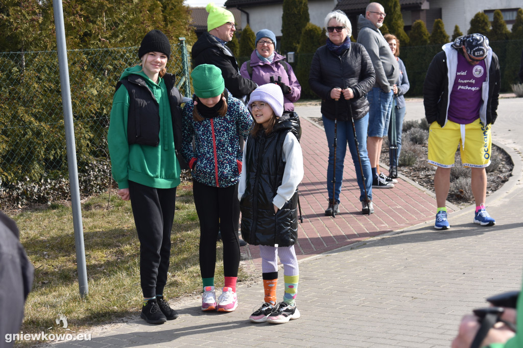 BIEG KOLOROWYCH SKARPETEK
