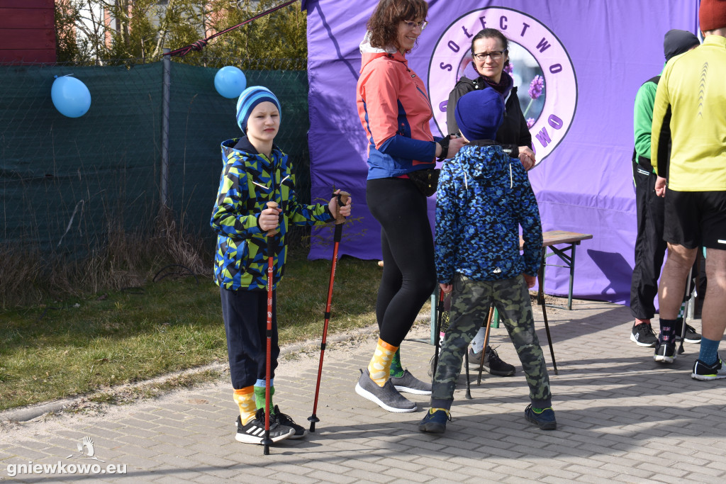 BIEG KOLOROWYCH SKARPETEK