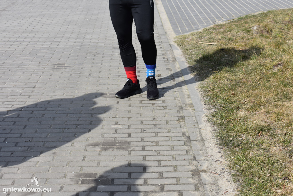 BIEG KOLOROWYCH SKARPETEK