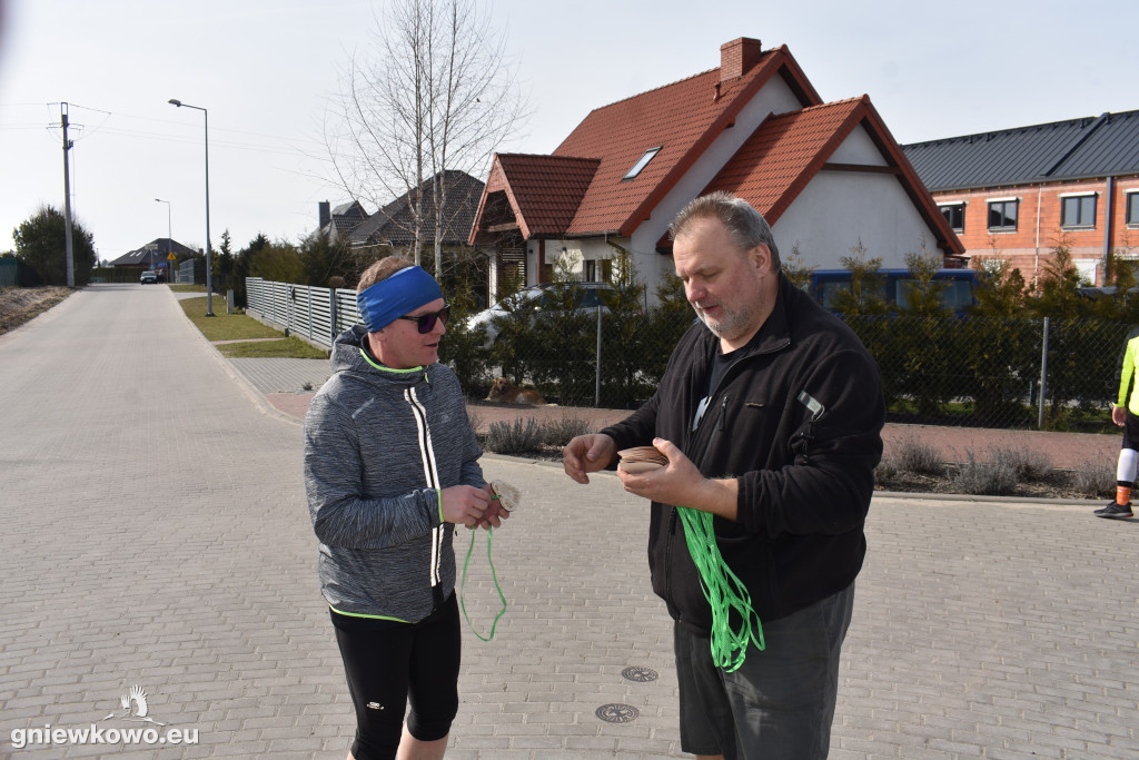 BIEG KOLOROWYCH SKARPETEK