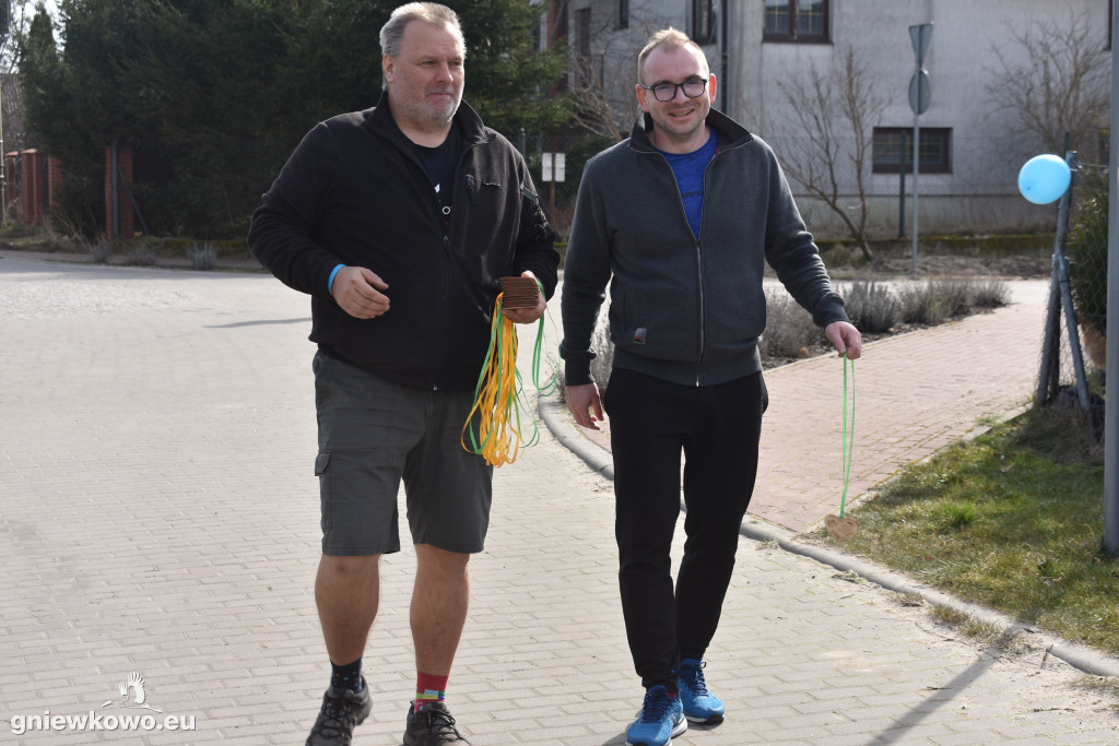 BIEG KOLOROWYCH SKARPETEK
