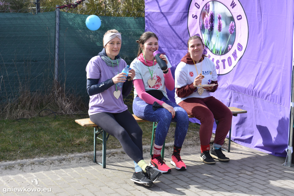 BIEG KOLOROWYCH SKARPETEK