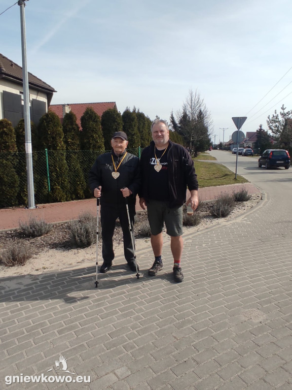BIEG KOLOROWYCH SKARPETEK