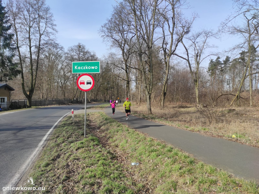 BIEG KOLOROWYCH SKARPETEK