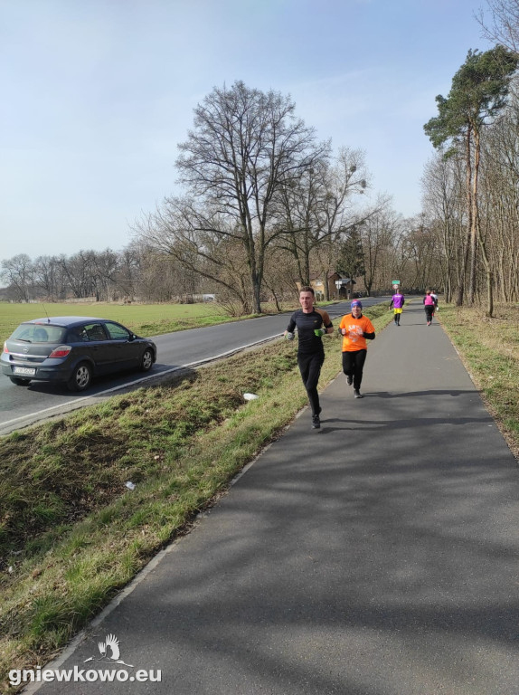 BIEG KOLOROWYCH SKARPETEK