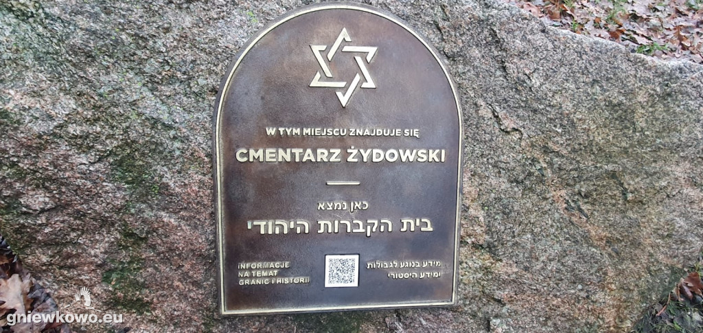 Cmentarz żydowski w Parku Wolności z tablicą