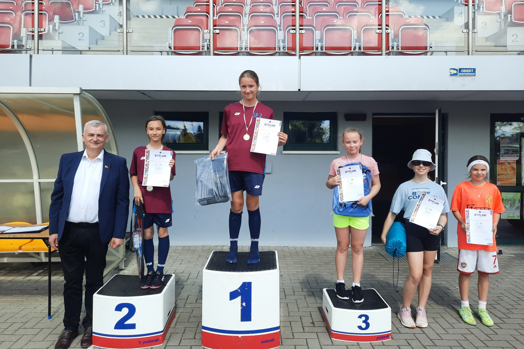 9 medali SP 2 w mistrzostwach powiatu w LA