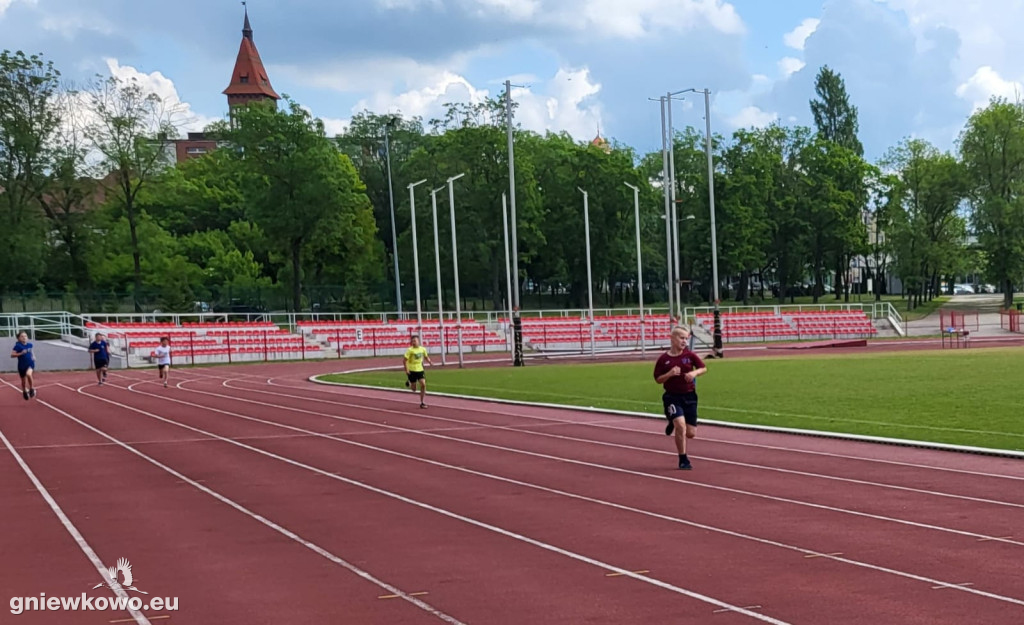 9 medali SP 2 w mistrzostwach powiatu w LA