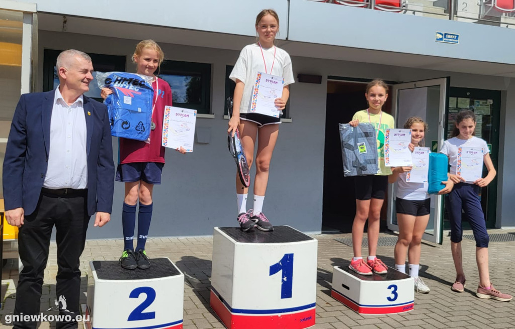 9 medali SP 2 w mistrzostwach powiatu w LA