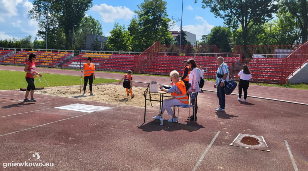 9 medali SP 2 w mistrzostwach powiatu w LA