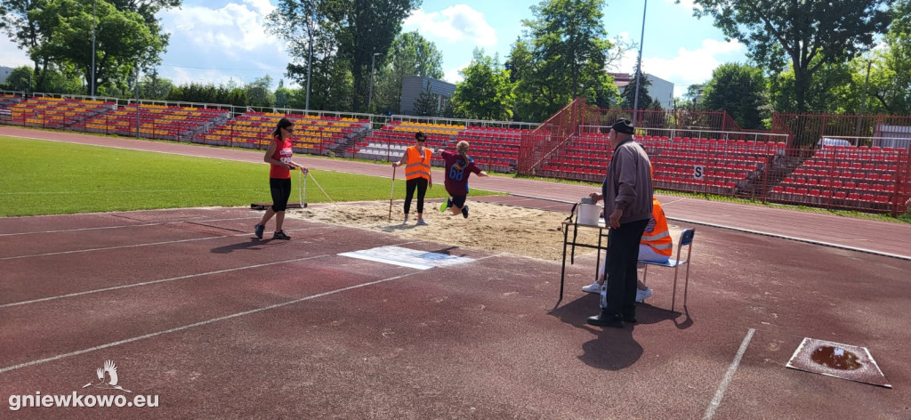 9 medali SP 2 w mistrzostwach powiatu w LA