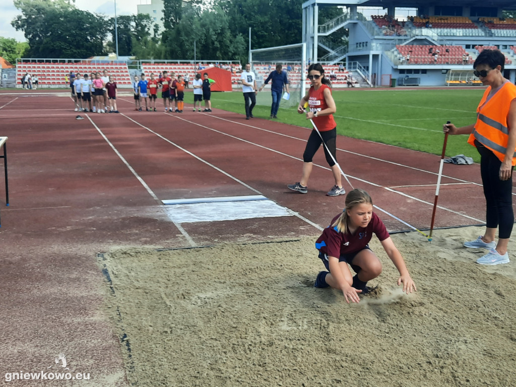 9 medali SP 2 w mistrzostwach powiatu w LA