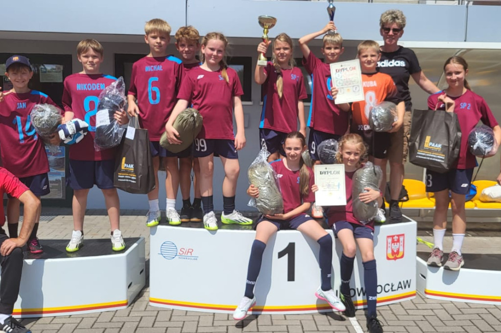 Uczniowie SP 2 mistrzami powiatu w trójboju LA