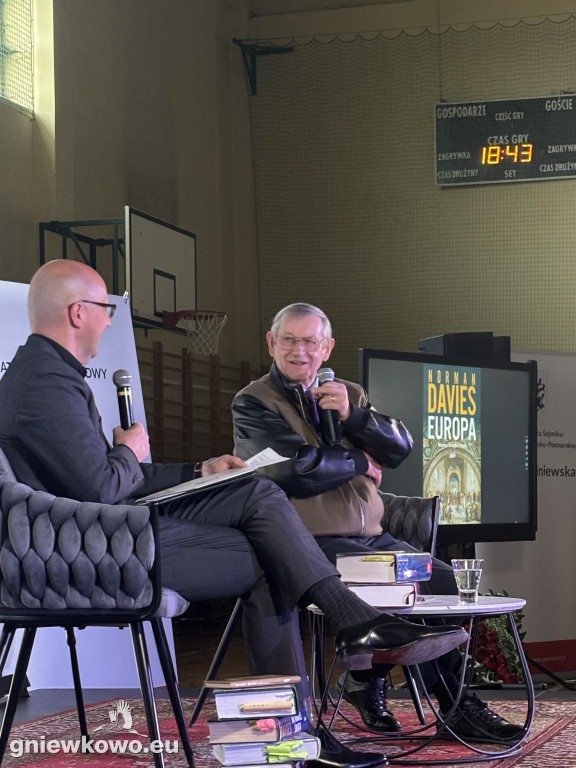 Prof. Norman Davies gościł w Gniewkowie