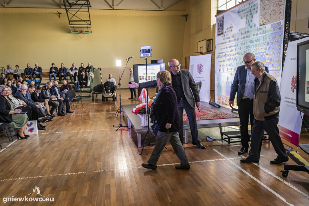 Profesor Norman Davies w Gniewkowie