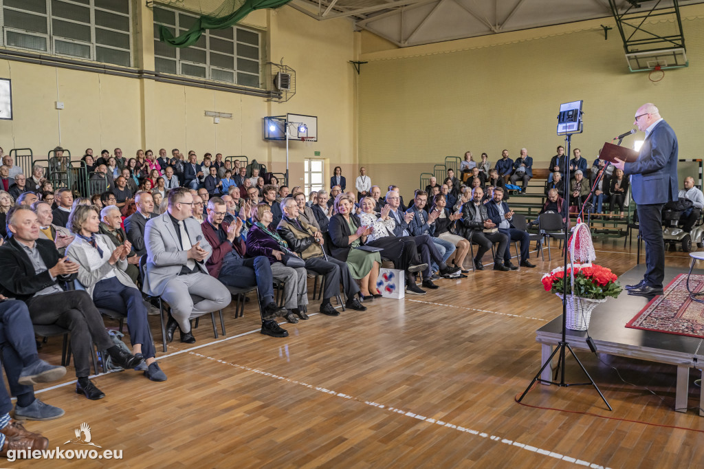 Profesor Norman Davies w Gniewkowie