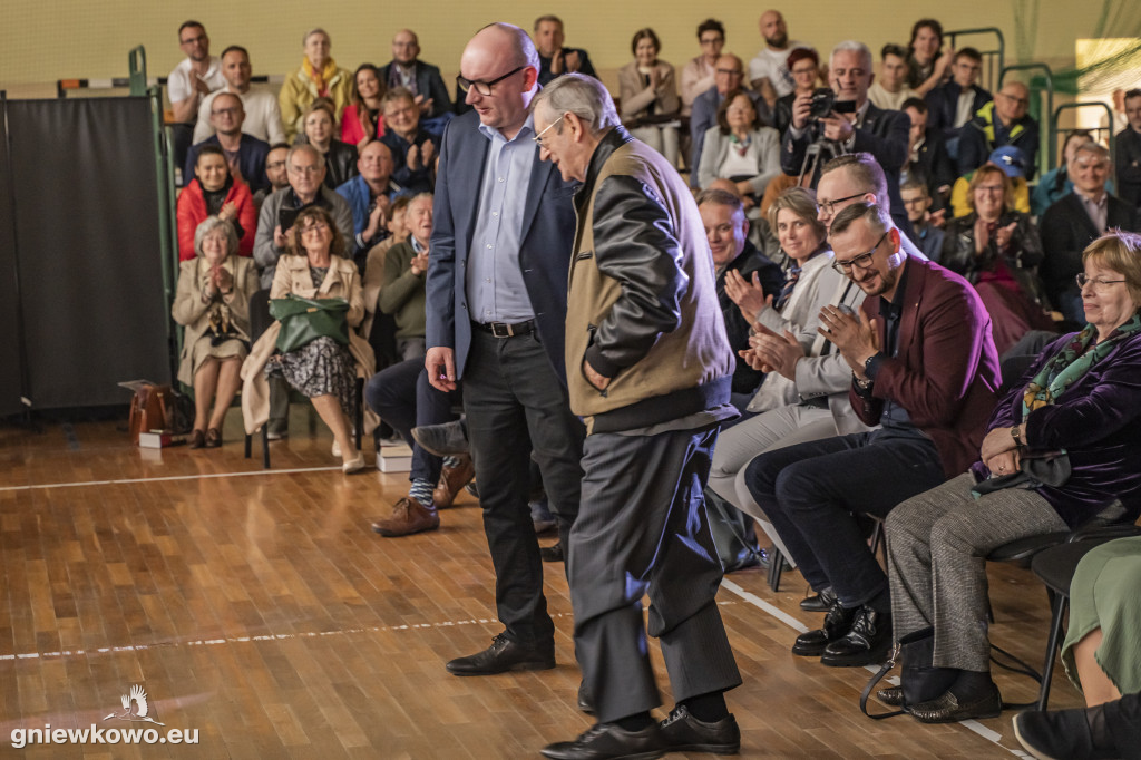Profesor Norman Davies w Gniewkowie