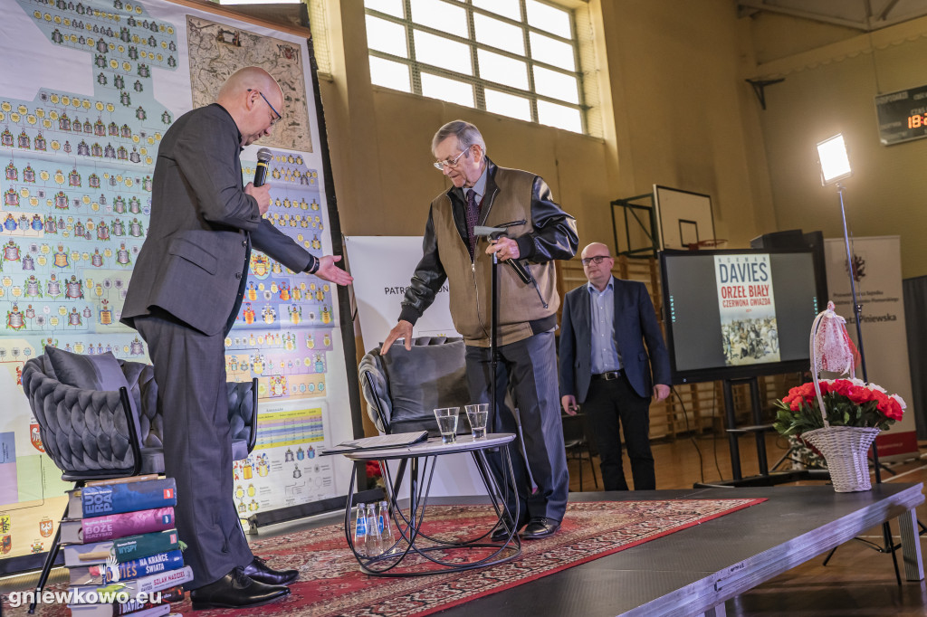Profesor Norman Davies w Gniewkowie